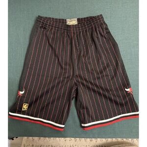 MITCHELL & NESS HWC NBA 1996-97 MICHAEL JORDAN CHICAGO BULLS PINSTRIPE SHORTS M